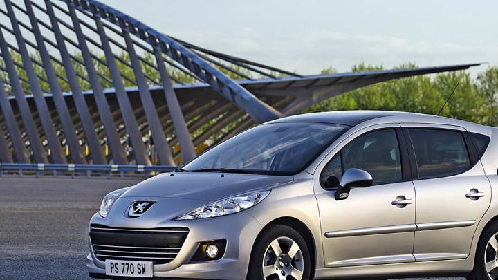 Peugeot 207 GTi THP 175 Restyled In Silver Side Pose